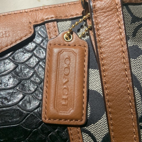 Large Coach purse - Picture 2 of 5